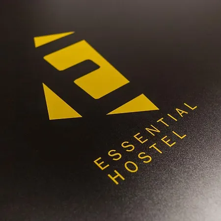 אכסניה Essential *